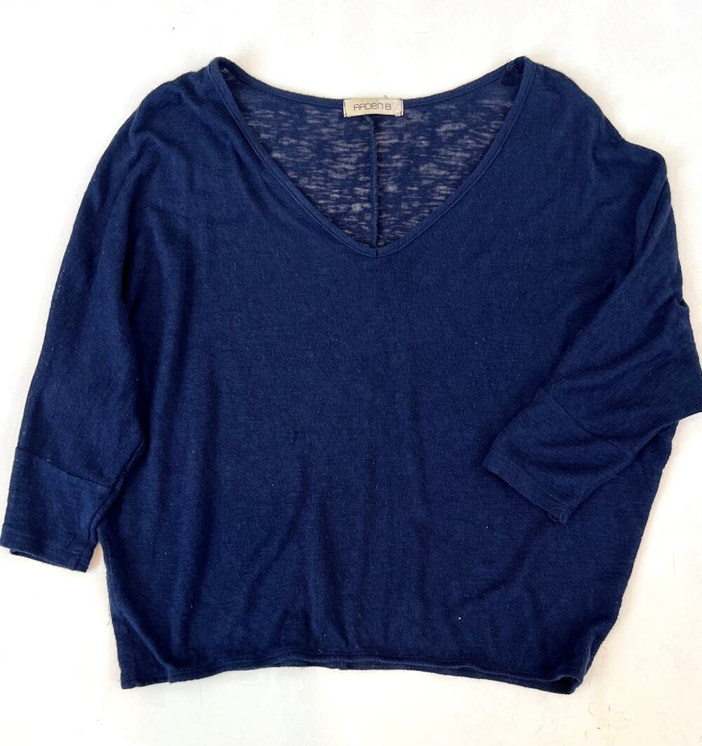 Arden B. Navy V-neck Lightweight Dolman 3/4 Sleeve Tee - Size Small